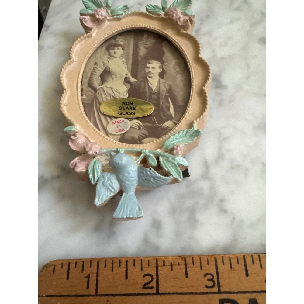 Vintage Bird and Floral Oval Picture Frame Non Glare Glass Made in USA Cream 5